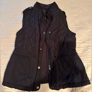 Talbots women’s Black Quilted Vest with pockets, snap/zipper closure- XS.Fleece.